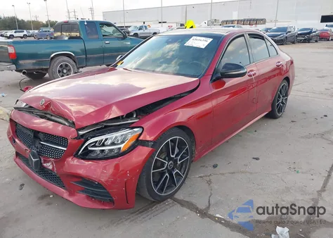 2019 Mercedes-Benz C 300 z USA, uszkodzony, nr VIN 55SWF8DB7KU284166